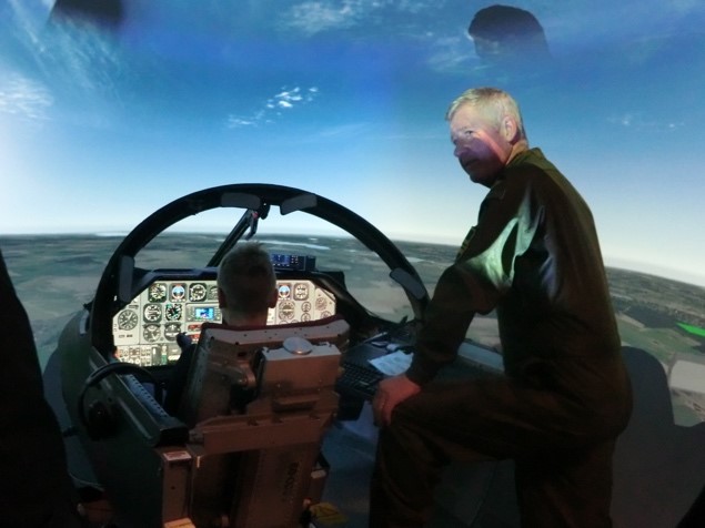 Att få flyga I simulatorn var hur kul som helst Att få flyga I simulatorn var hur kul som helst